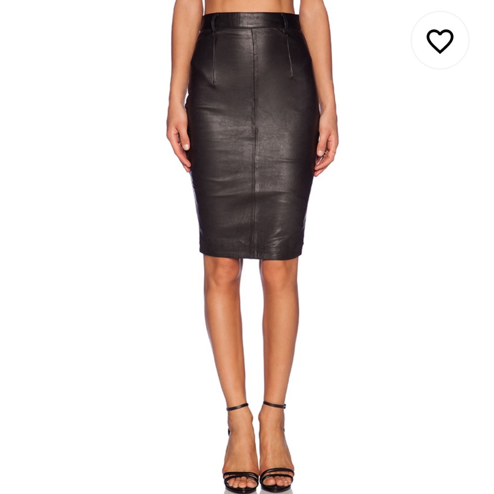 One 100% leather skirt XS
